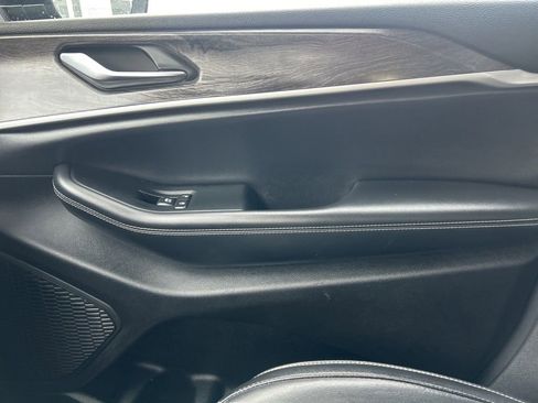 Used 2023 Jeep Grand Cherokee L Limited w/ Trailer Tow Group (B) image 22