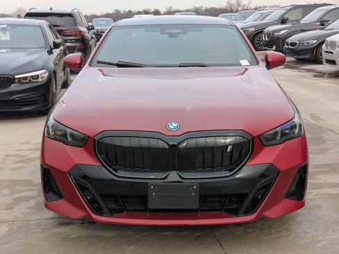 Used 2025 BMW i5 xDrive40 w/ Executive Package image 2