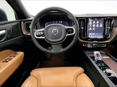 Used 2023 Volvo XC60 B5 Ultimate w/ Climate Package FWD image 6