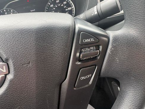 Used 2022 Nissan Frontier SV AWD/4WD image 12