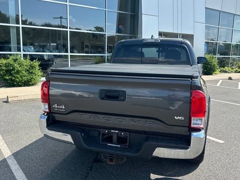 Used 2019 Toyota Tacoma SR5 AWD/4WD image 4