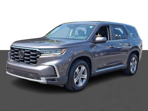 Used 2025 Honda Pilot EX-L image 3