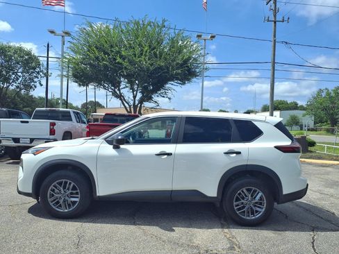 Used 2024 Nissan Rogue S AWD/4WD image 24