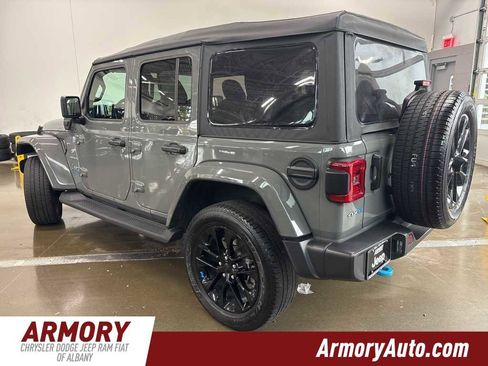 Used 2022 Jeep Wrangler Unlimited Sahara w/ Cold Weather Group image 6