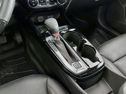 Used 2024 Chevrolet Trax RS w/ Sunroof Package FWD image 5