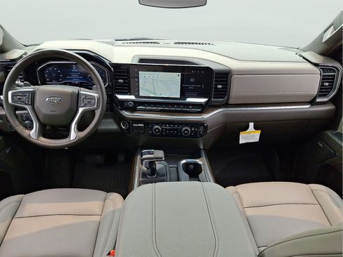Used 2024 Chevrolet Silverado 1500 LT Trail Boss w/ Convenience Package II AWD/4WD image 9