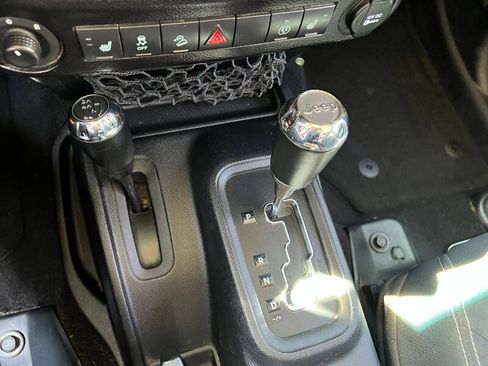 Used 2015 Jeep Wrangler Unlimited Rubicon w/ Connectivity Group image 36