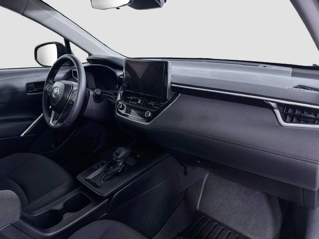 Used 2026 Toyota Corolla Cross LE FWD image 30
