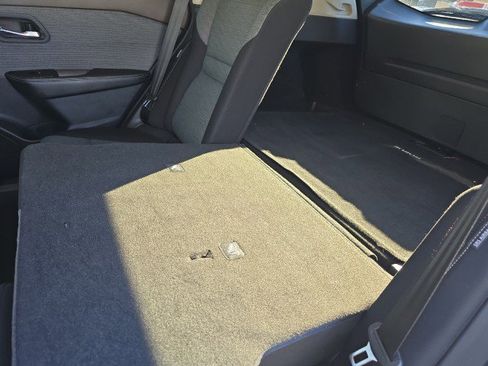 Used 2023 Nissan Rogue SV image 30