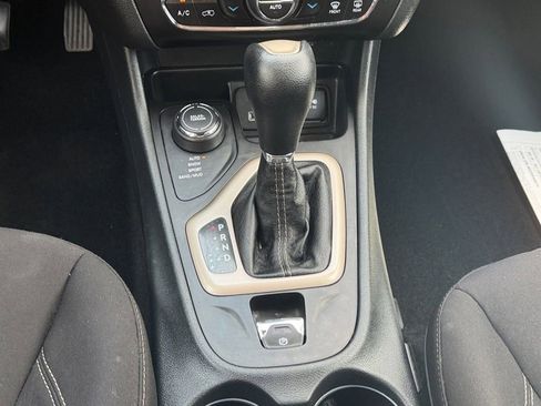 Used 2015 Jeep Cherokee Latitude w/ Comfort/Convenience Group AWD/4WD image 13