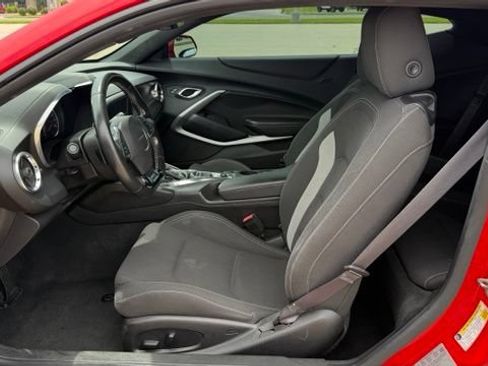 Used 2017 Chevrolet Camaro LT RWD image 17