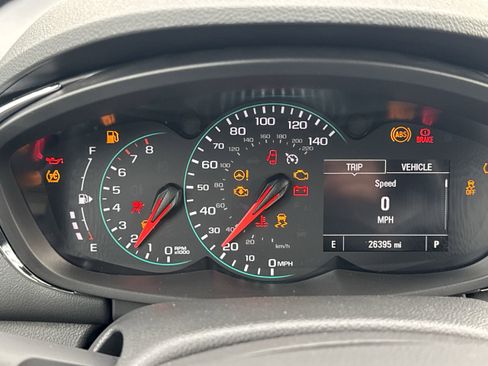 Used 2022 Chevrolet Trax LT w/ LT Convenience Package image 12