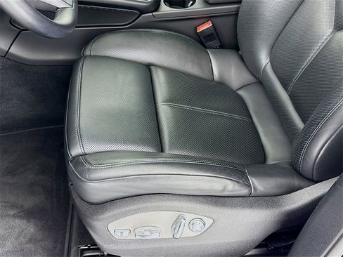 Used 2024 Porsche Macan image 13