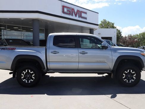 Used 2016 Toyota Tacoma TRD Off-Road w/ Towing Package AWD/4WD image 7