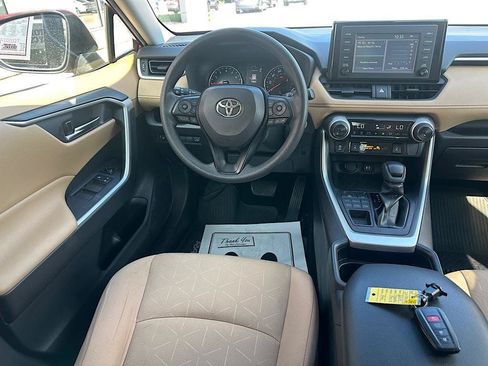 Certified 2019 Toyota RAV4 XLE w/ Convenience Package AWD/4WD image 18