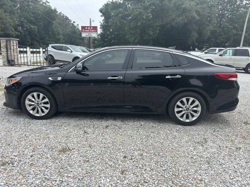 Used 2017 Kia Optima EX w/ Premium Package FWD image 3