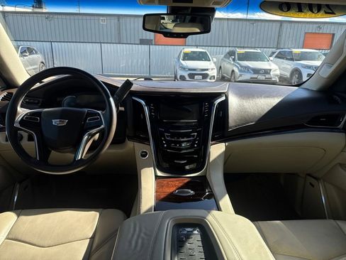 Used 2016 Cadillac Escalade ESV Luxury RWD image 13