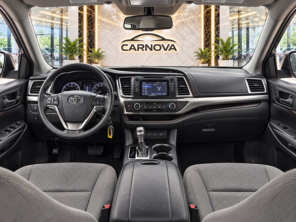 Used 2019 Toyota Highlander LE FWD image 13