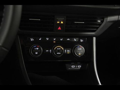 Certified 2024 Volkswagen Jetta SE w/ Panoramic Sunroof Package FWD image 13