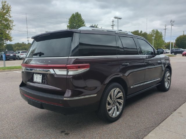 Used 2023 Lincoln Navigator Reserve AWD/4WD image 8