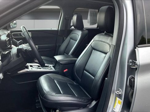 Used 2020 Ford Explorer XLT w/ Equipment Group 202A AWD/4WD image 20