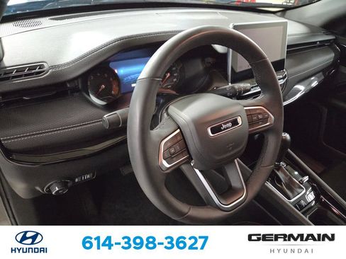 Used 2023 Jeep Compass Latitude w/ Convenience Group AWD/4WD image 18
