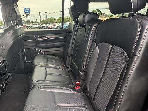 Used 2024 Jeep Wagoneer L Series III w/ Flexible Seating Group AWD/4WD image 26