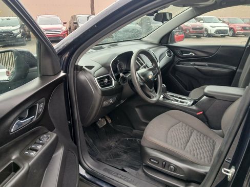 Used 2021 Chevrolet Equinox LT w/ LPO, Floor Liner Package FWD image 9