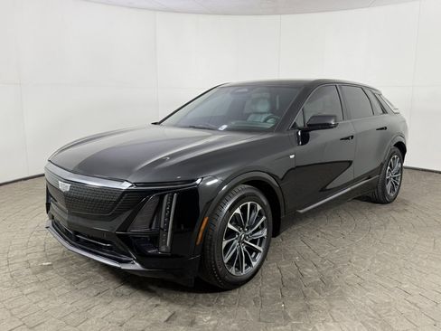 Used 2024 Cadillac Lyriq Sport RWD image 3