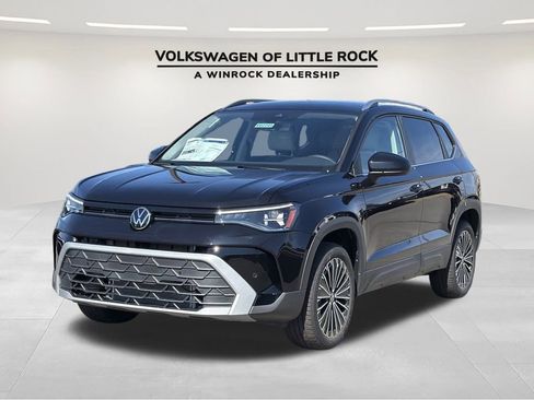 New 2026 Volkswagen Taos SE image 1