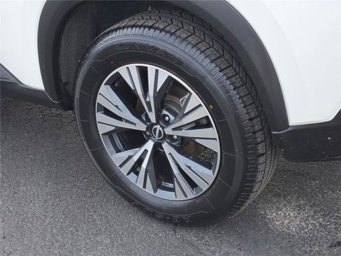 Used 2023 Nissan Rogue SV image 18