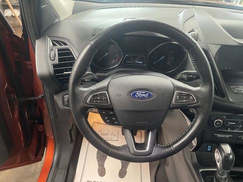 Used 2019 Ford Escape SE image 12