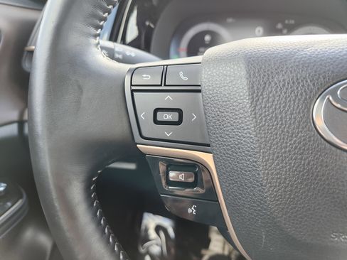 Used 2024 Toyota Crown AWD/4WD image 40