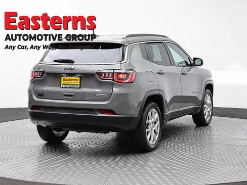 Used 2023 Jeep Compass Latitude AWD/4WD image 5