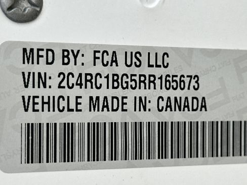 Used 2024 Chrysler Pacifica Touring-L image 29