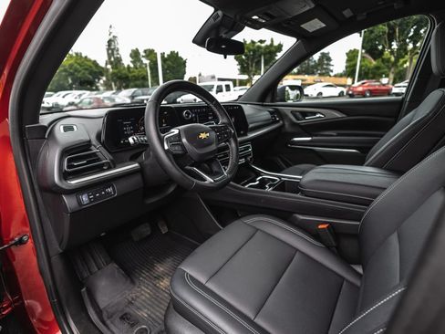Used 2025 Chevrolet Traverse LT w/ Sun and Wheel Package AWD/4WD image 18