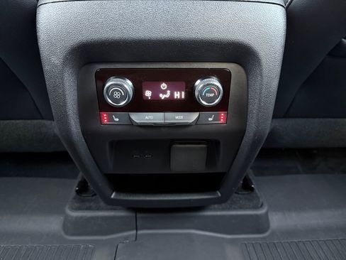 Used 2025 Chevrolet Traverse RS w/ LPO, Floor Liner Package FWD image 32