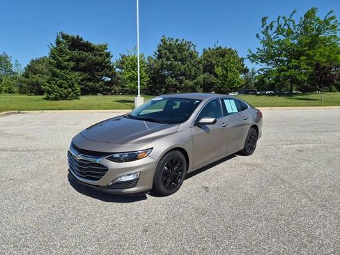 Used 2022 Chevrolet Malibu LT FWD image 1