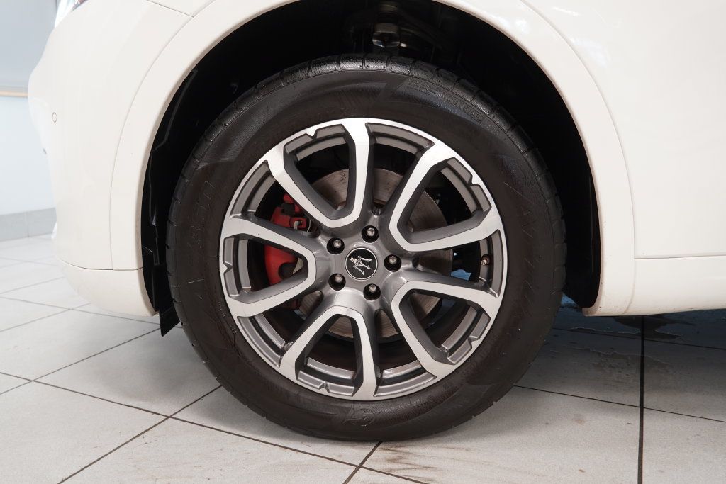 Used 2021 Maserati Levante AWD/4WD image 18
