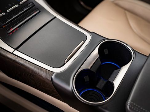 Used 2019 Lincoln Nautilus Select image 35