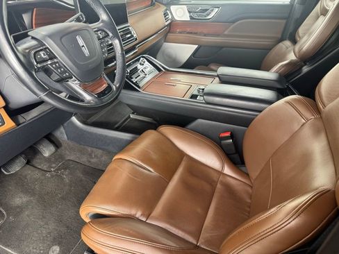 Used 2023 Lincoln Navigator Reserve AWD/4WD image 12