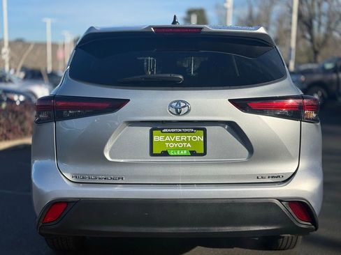 Used 2024 Toyota Highlander LE image 5