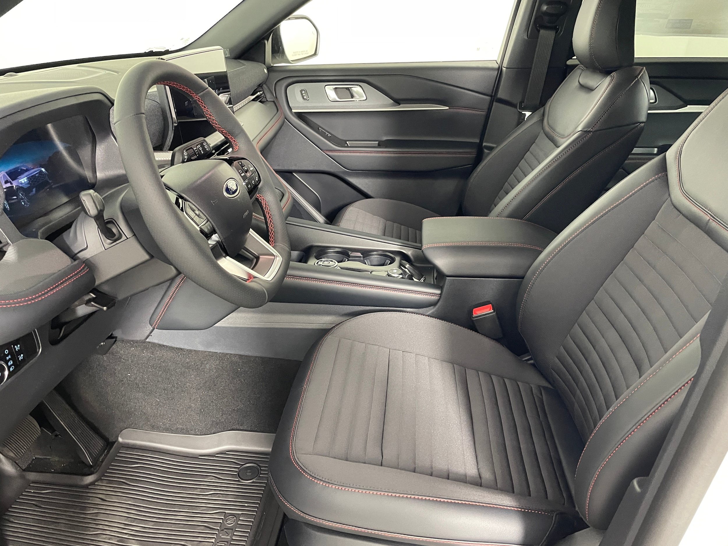 New 2026 Ford Explorer ST-Line w/ ST-Line Street Pack AWD/4WD image 2