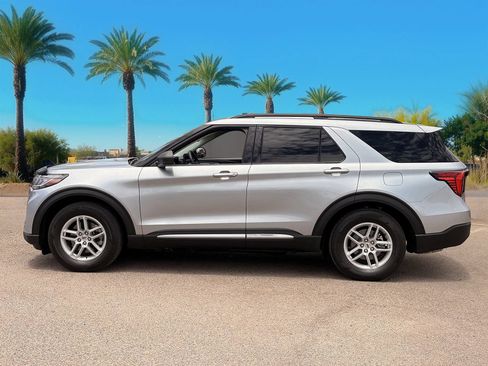 Certified 2025 Ford Explorer Active RWD image 2