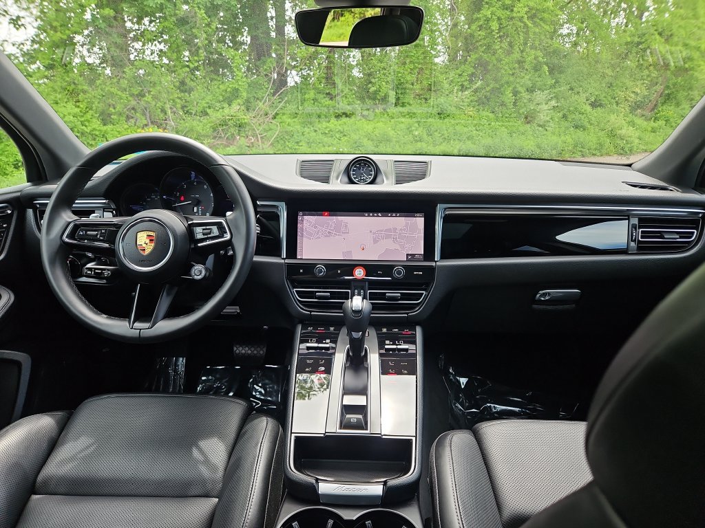 Certified 2026 Porsche Macan AWD/4WD image 11
