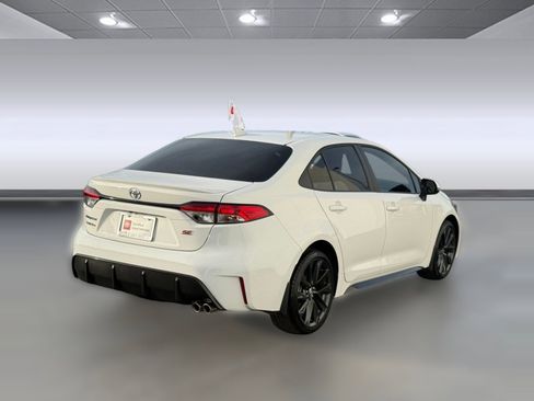 Certified 2025 Toyota Corolla SE image 9