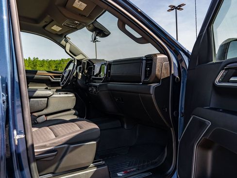 Used 2023 Chevrolet Silverado 1500 RST AWD/4WD image 11