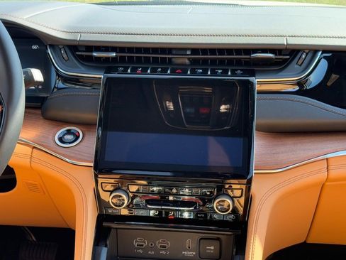 New 2025 Jeep Grand Cherokee Summit AWD/4WD image 8