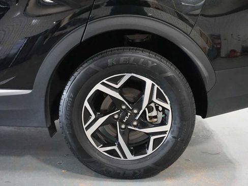 Used 2024 Kia Sportage LX image 9