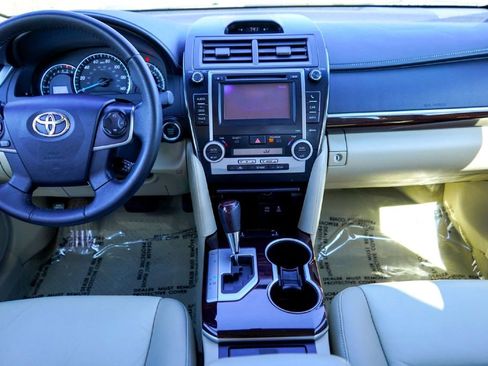 Used 2012 Toyota Camry XLE w/ Leather Pkg image 21